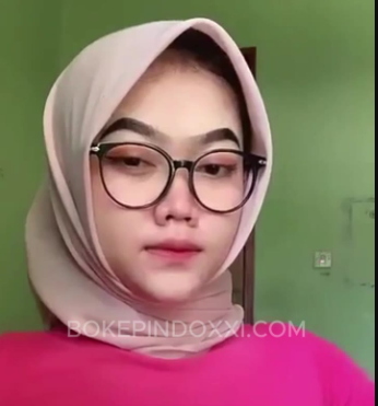 Video ABG Jilbab Cantik Pamer Toket Mengkel