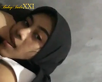 Bokep Dinda Jilbab Hitam WOT Sampai Keluar Lendir
