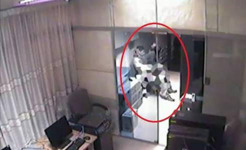 CCTV kantor mergokin Bos Sma sekertaris 