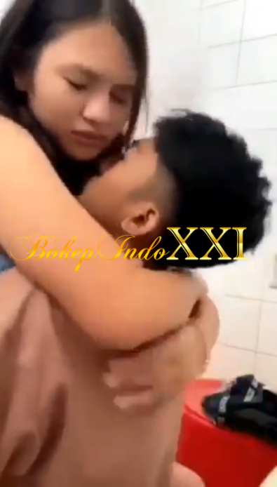 Pembantu Di Rumah Layani Anak Majikan Di Kamar Tamu